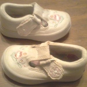 Keds Size 4  Daphne T-Strap Shoe for Toddler Girl